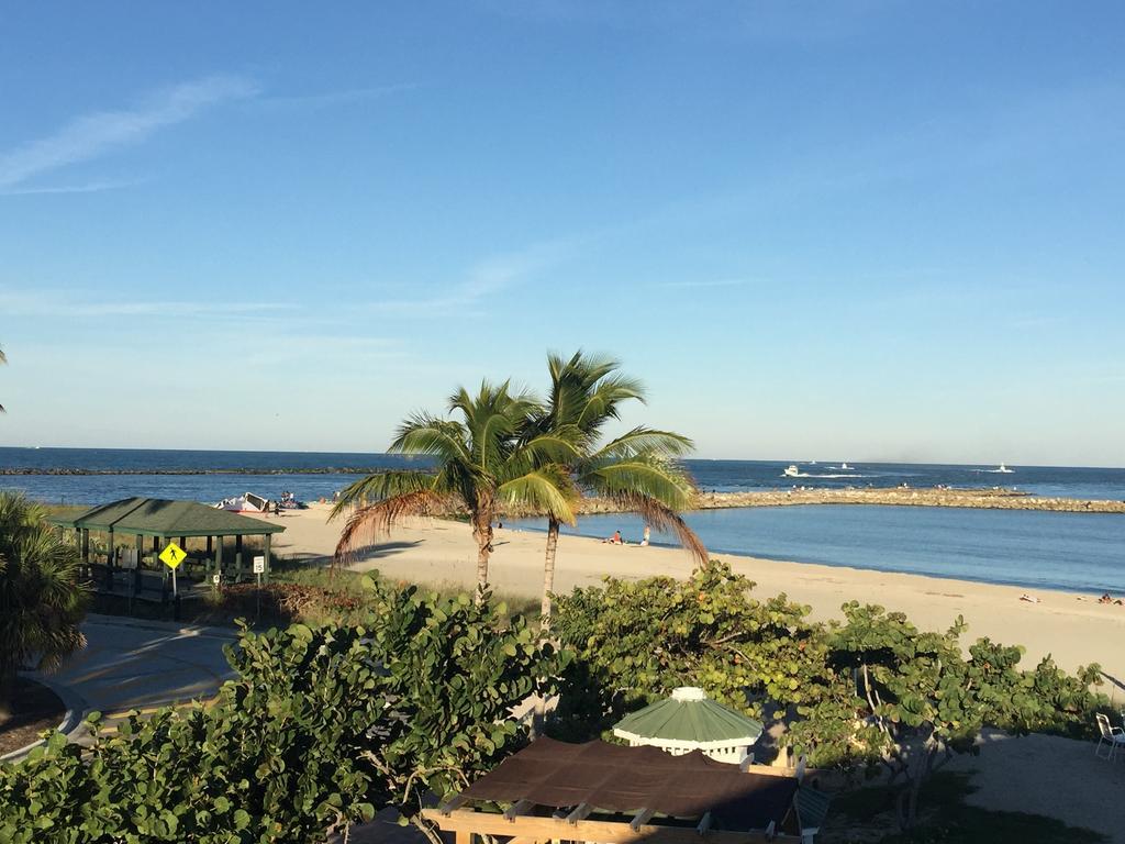 פורט פירס Rhumcay Beach Resort And Grille מראה חיצוני תמונה